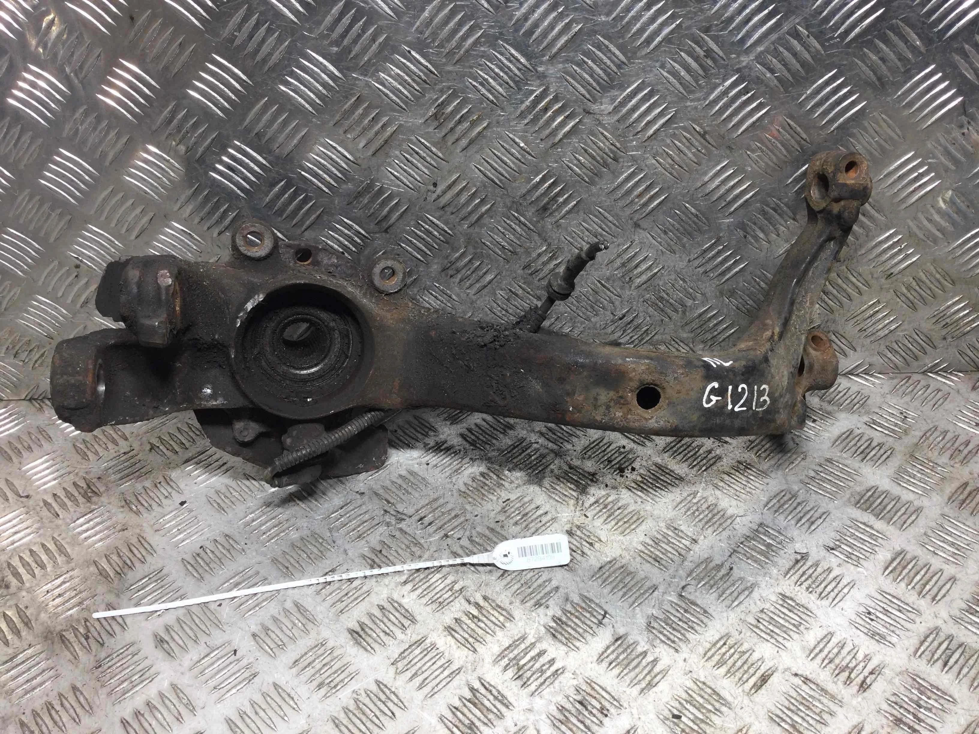 Ступица передняя левая Audi A4 B5 (1994-1999) бензин 1.6 i Автомат Седан