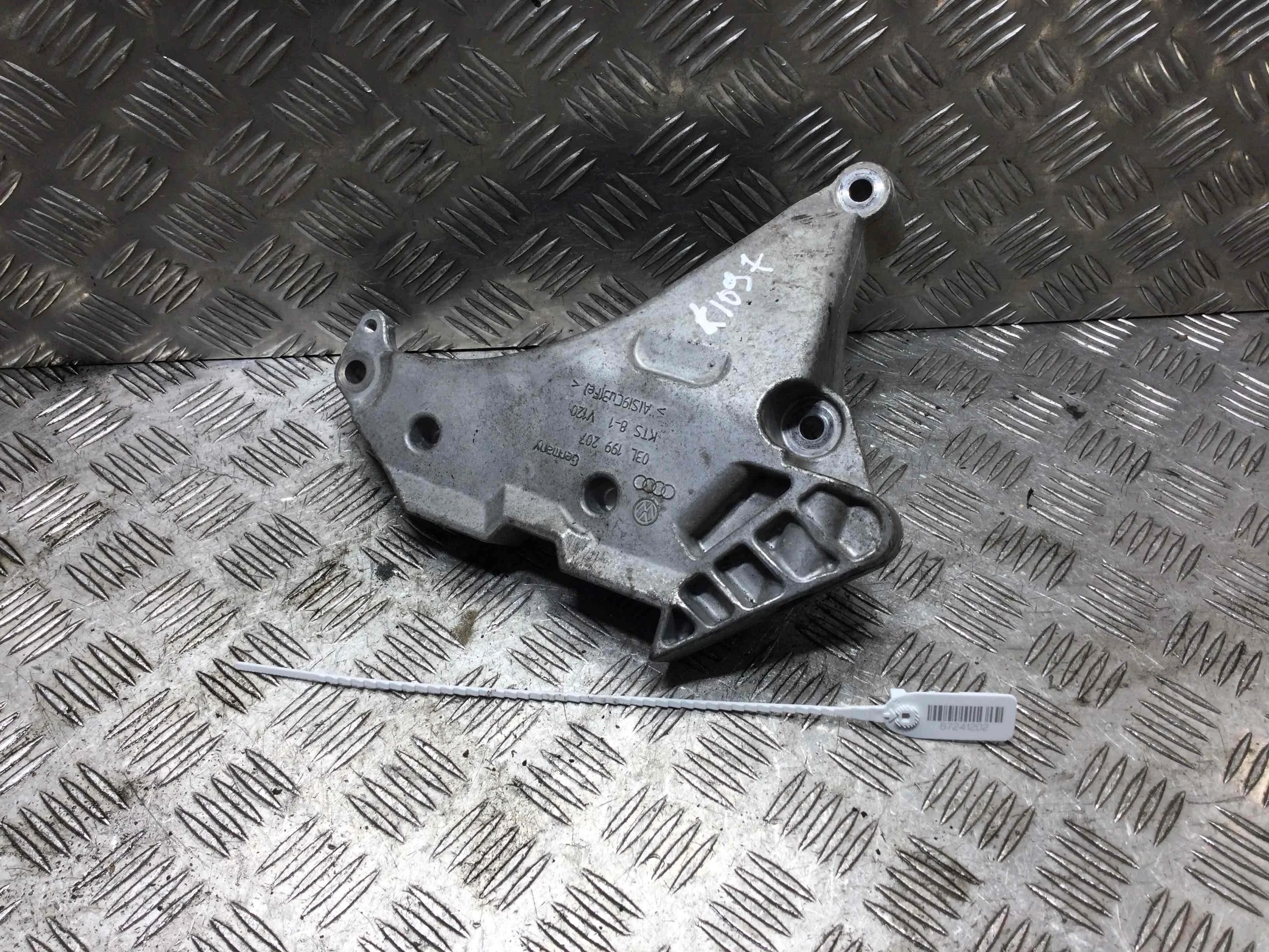 Кронштейн двигателя Volkswagen Golf 6 поколение (2008-2015) дизель 1.6 TDI Механика Х/б