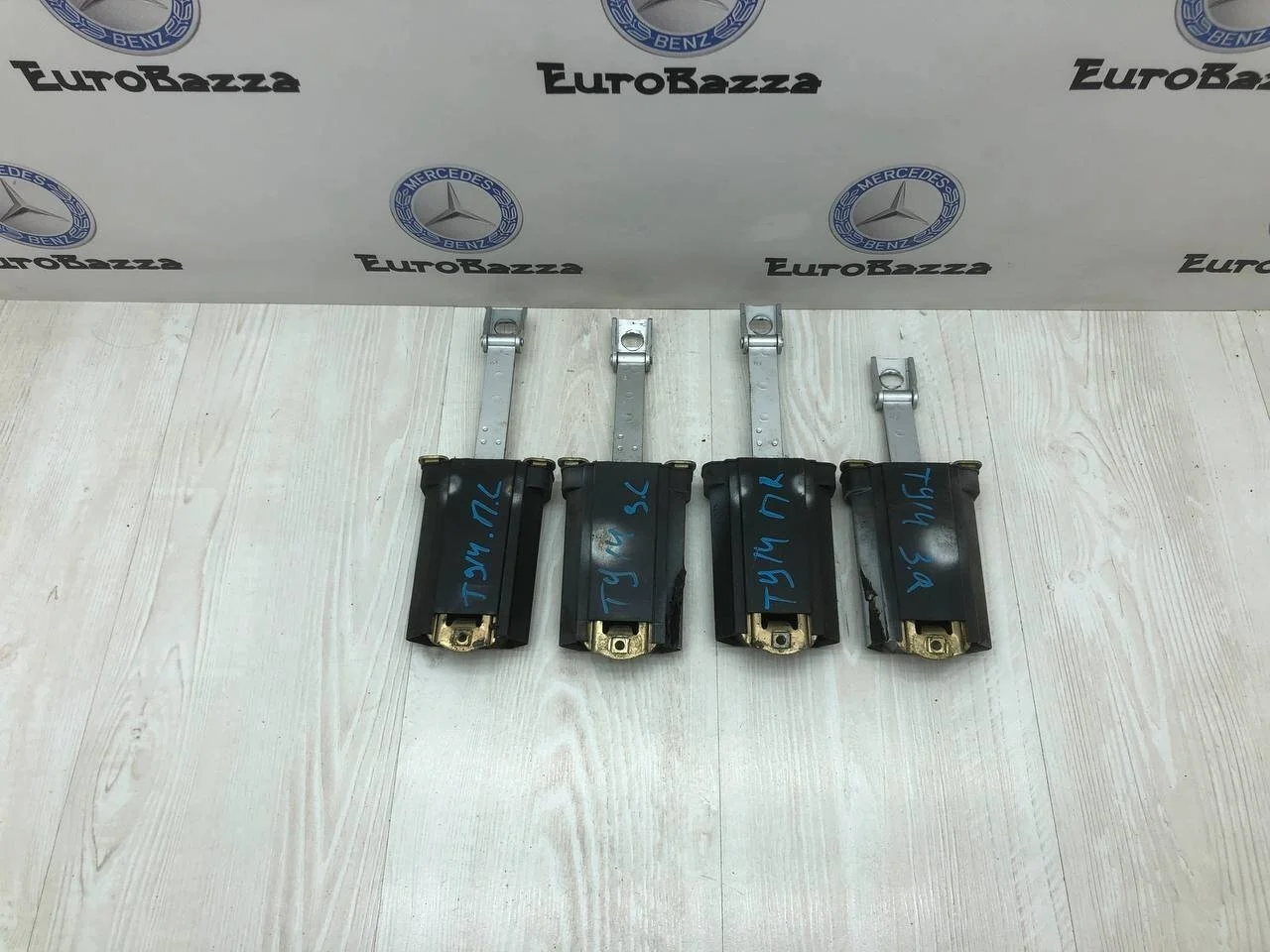 Ограничитель двери Mercedes W210