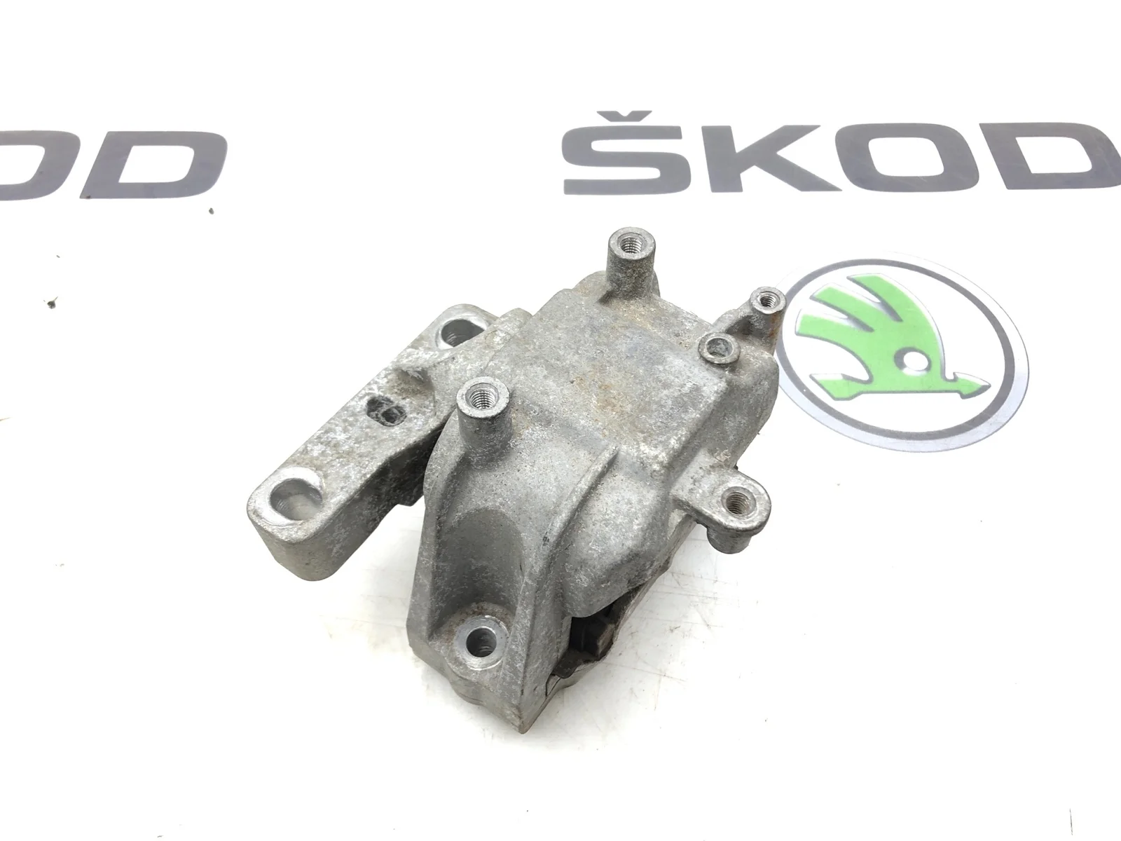 Опора двигателя Skoda Yeti 2010 1K0199262CN 5L 2.0 CFHF, правая
