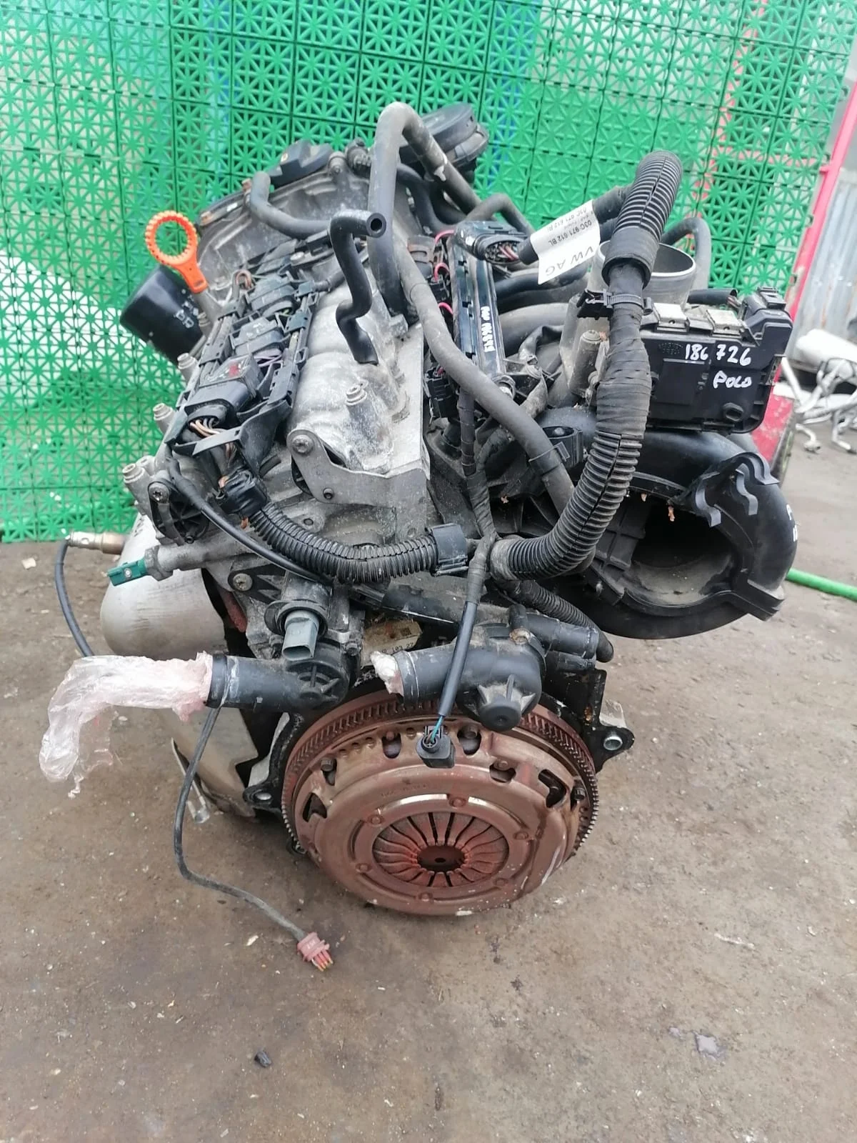 Кронштейн компрессора кондиционера  VOLKSWAGEN POLO 2011- седан б/у POLO(2010-