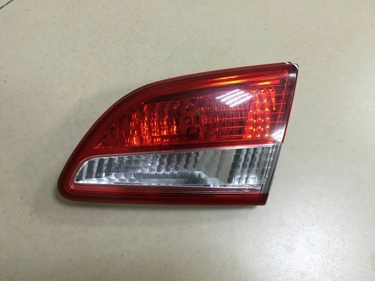 Фонарь задний внутренний правый Nissan Almera 3 G11, G15 2012>