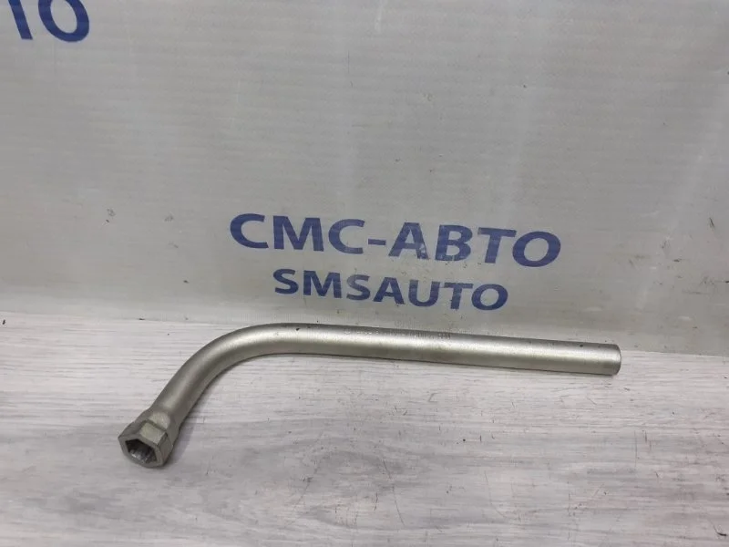 Ключ баллоный Audi A7 2012 8N0012219 C7 3.0 CGW