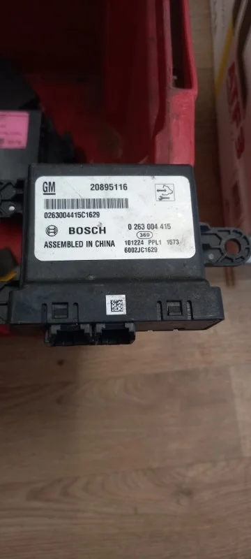 Блок реле opel Astra 2011 J