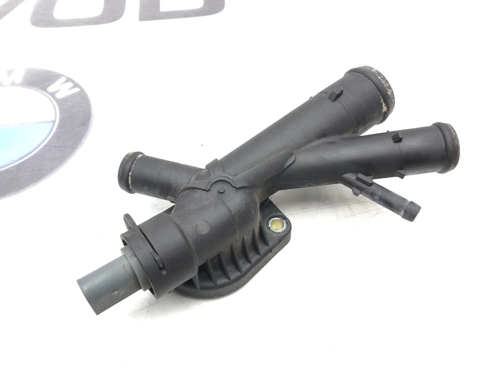 Фланец системы охлаждения Skoda Yeti 2010 03L121132AA 5L 2.0 CFHF