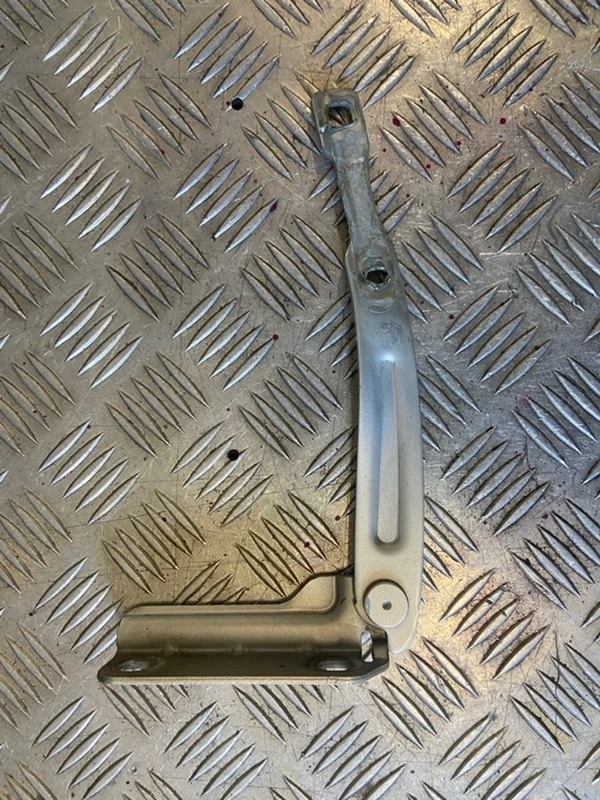 Петля капота Renault Duster 2013