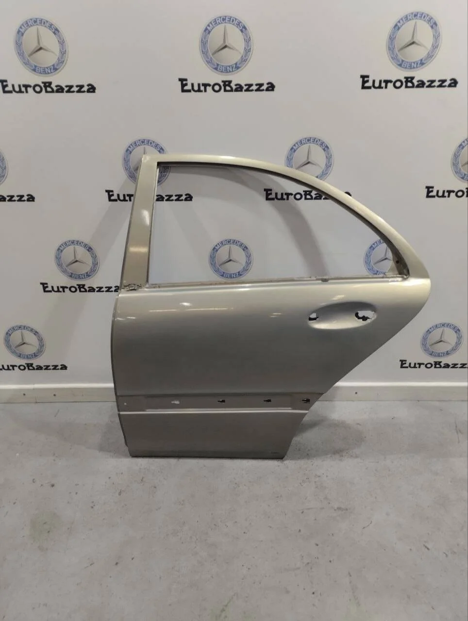 Дверь задняя левая Mercedes W203