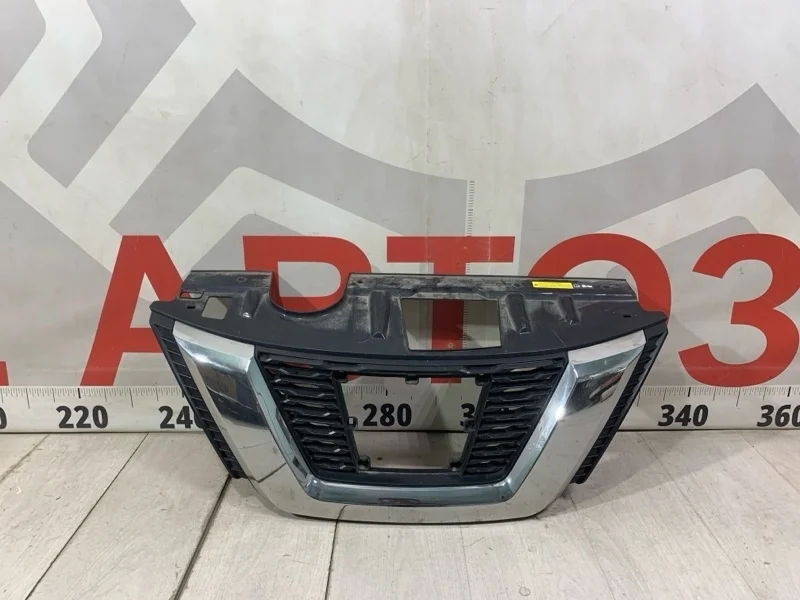 Решетка бампера передняя Nissan X-Trail T-32