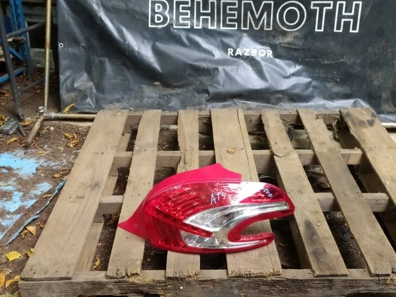 Фонарь заднего хода Peugeot 208 9672628380