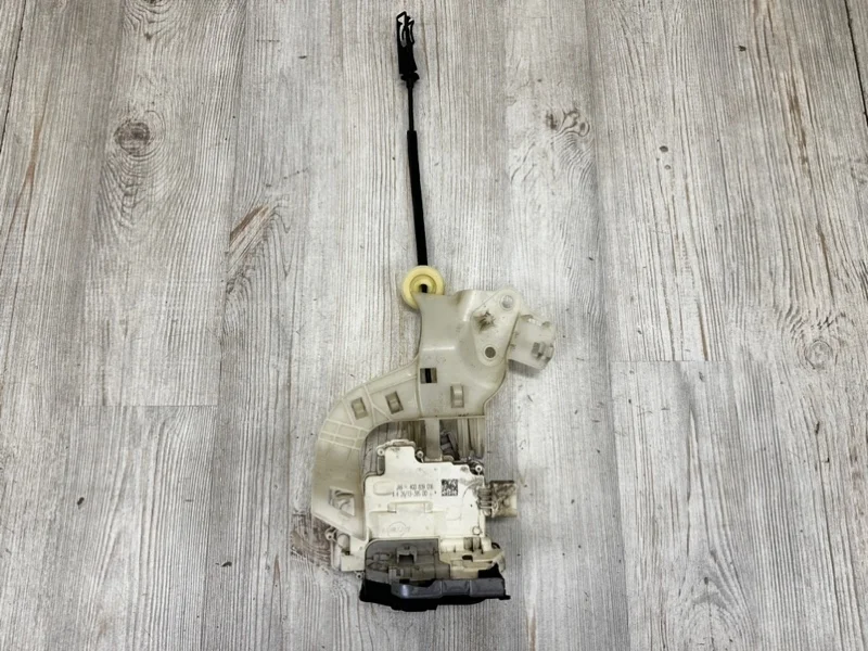 Замок двери VW Touareg NF 2013 7P