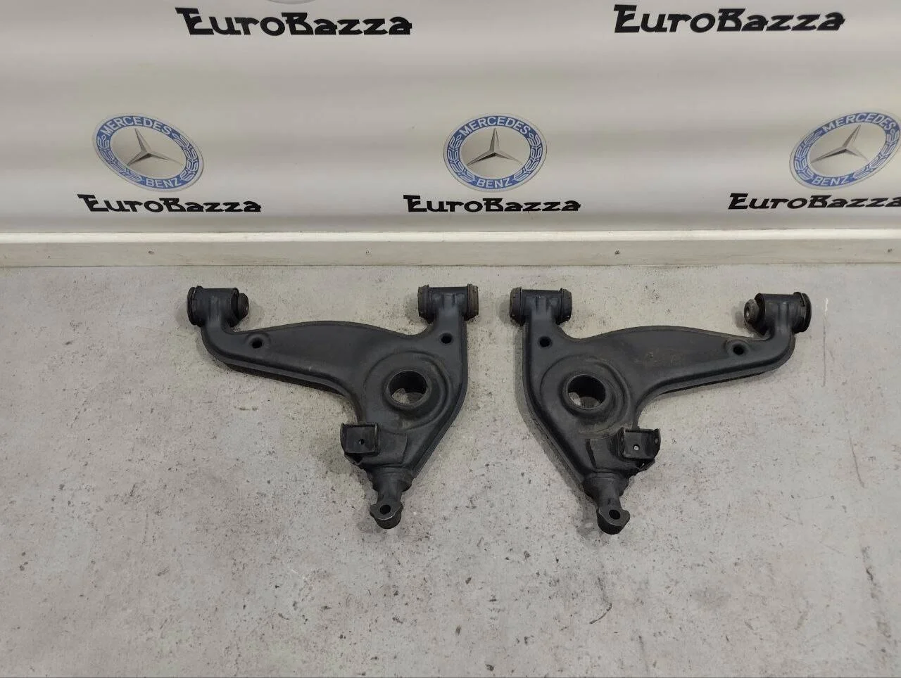 Рычаг передний нижний Mercedes С140