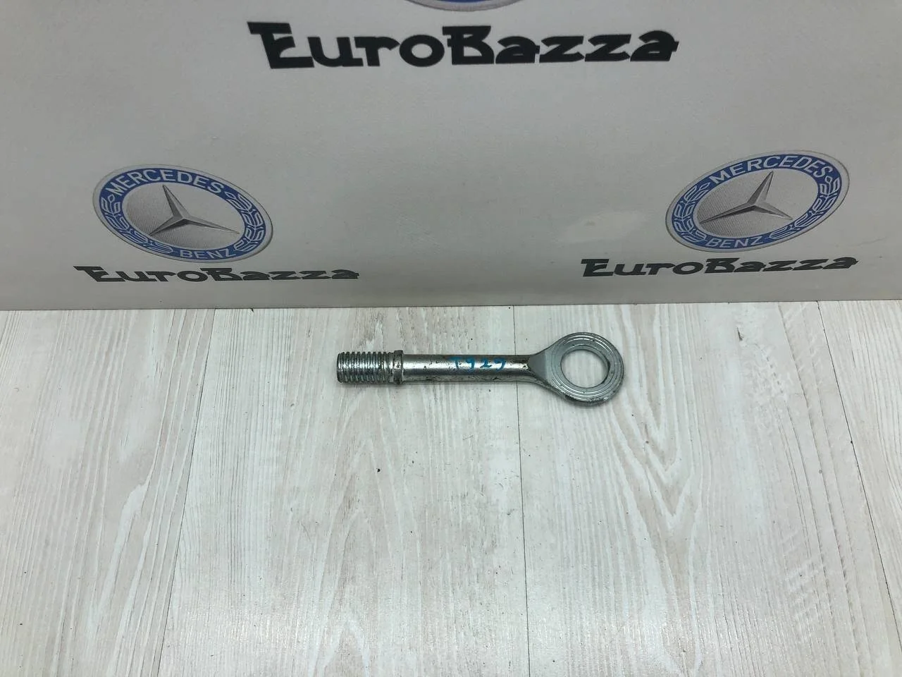 Буксировочный крюк Mercedes W251