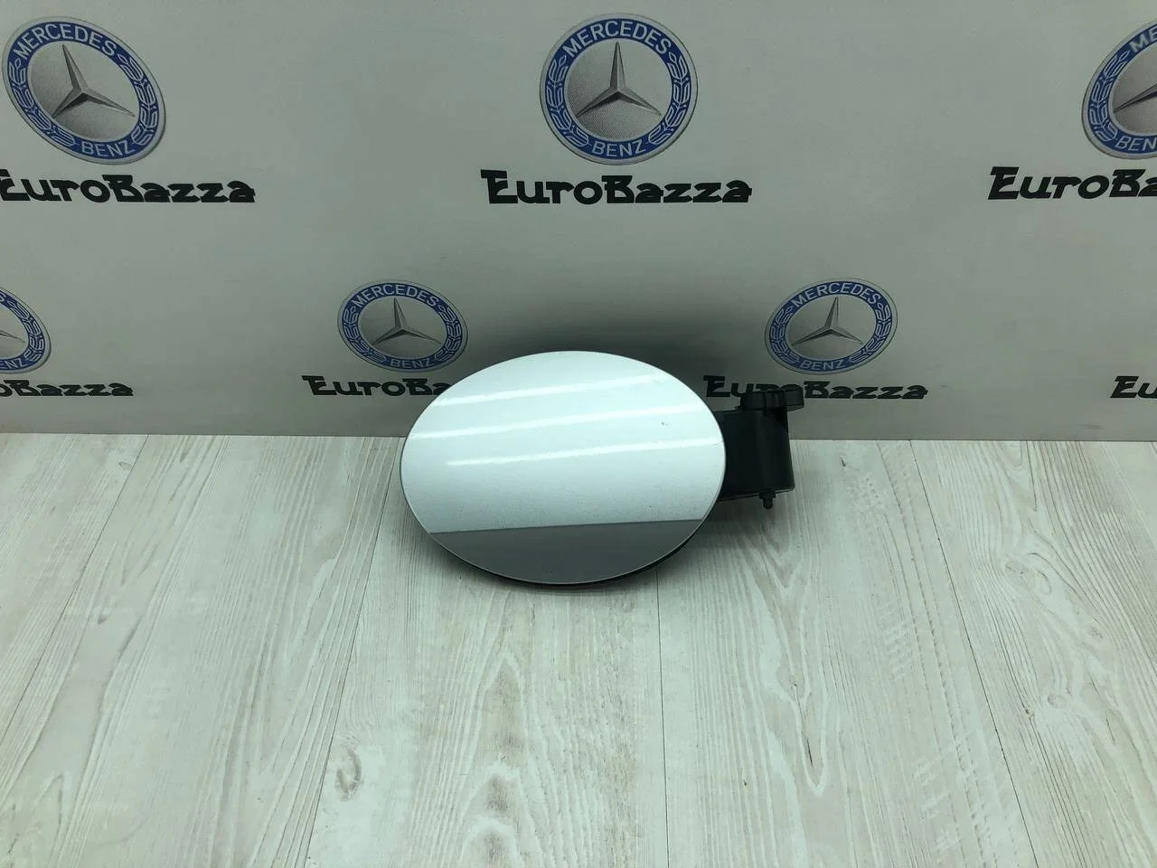 Лючок бензобака Mercedes W251
