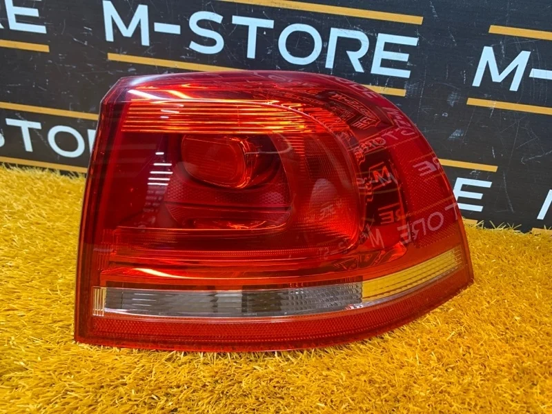 Фонарь задний Volkswagen Touareg 2012 7P