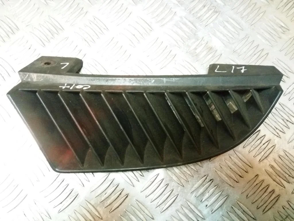 Решетка радиатора левая MITSUBISHI Colt Z34 VI 20