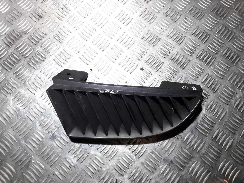 Решетка радиатора левая MITSUBISHI Colt Z34 VI 20