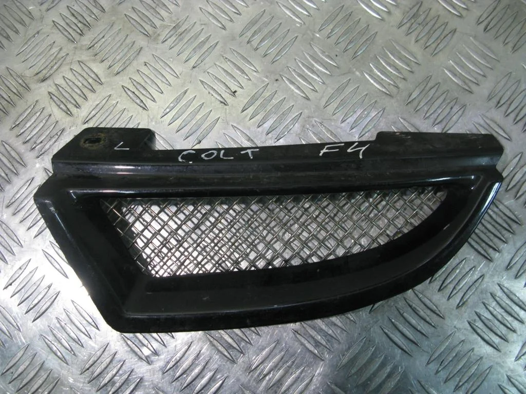 Решетка радиатора левая MITSUBISHI Colt Z34 VI 20