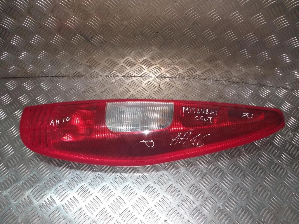 Фонарь задний правый (Фара) MITSUBISHI Colt Z34 V