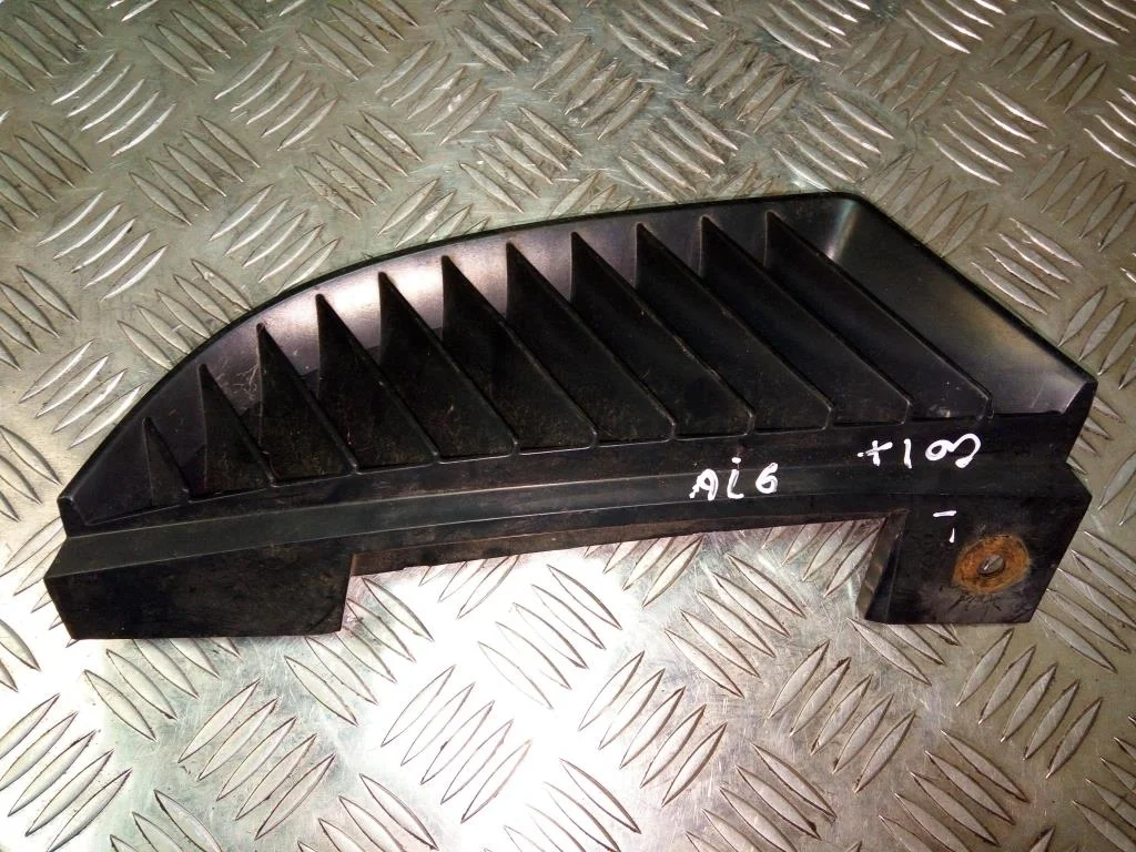 Решетка радиатора левая MITSUBISHI Colt Z34 VI 20