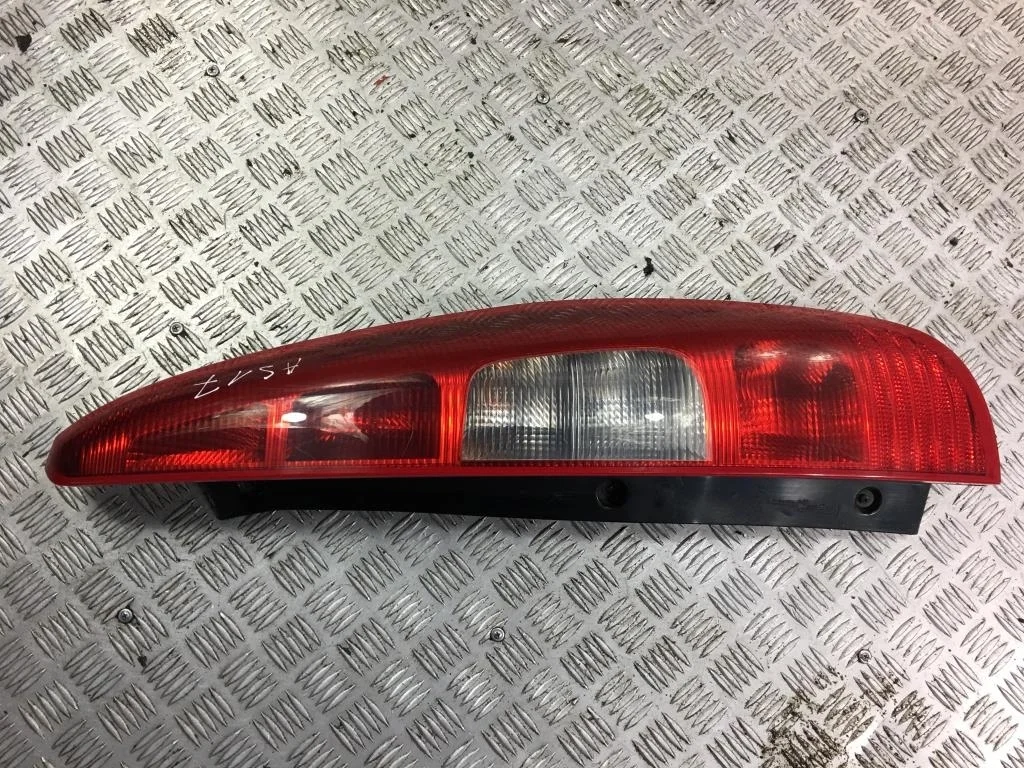 Фонарь задний правый (Фара) MITSUBISHI Colt Z34 V