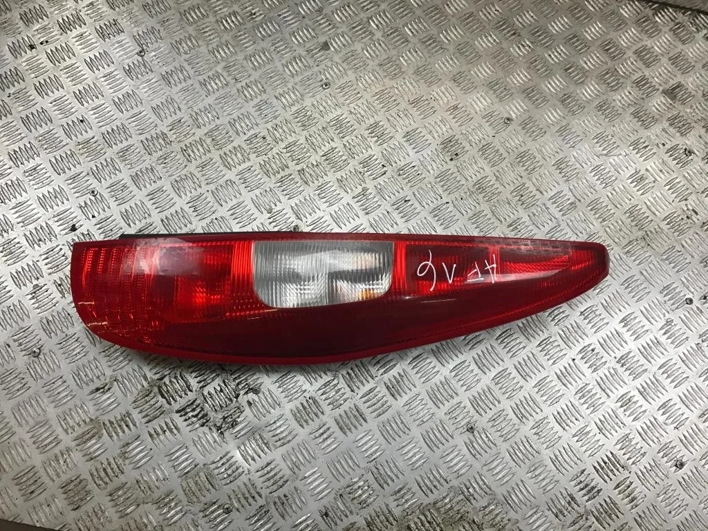 Фонарь задний правый (Фара) MITSUBISHI Colt Z34 V