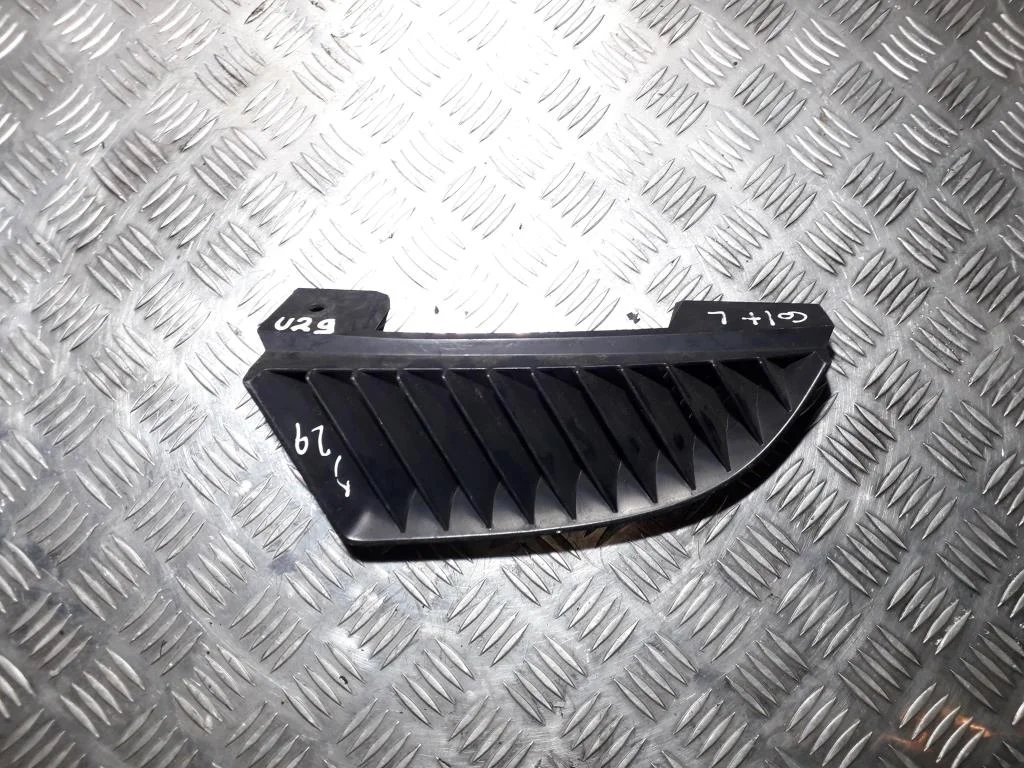 Решетка радиатора левая MITSUBISHI Colt Z34 VI 20