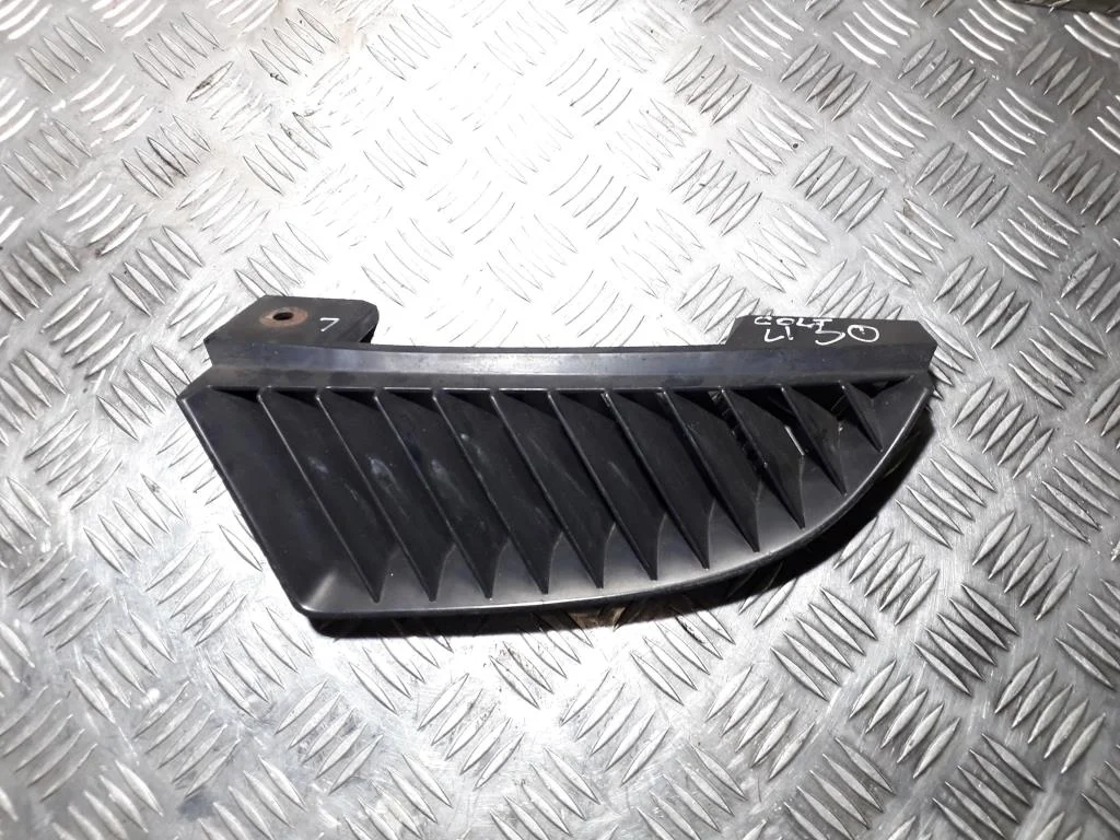 Решетка радиатора левая MITSUBISHI Colt Z34 VI 20