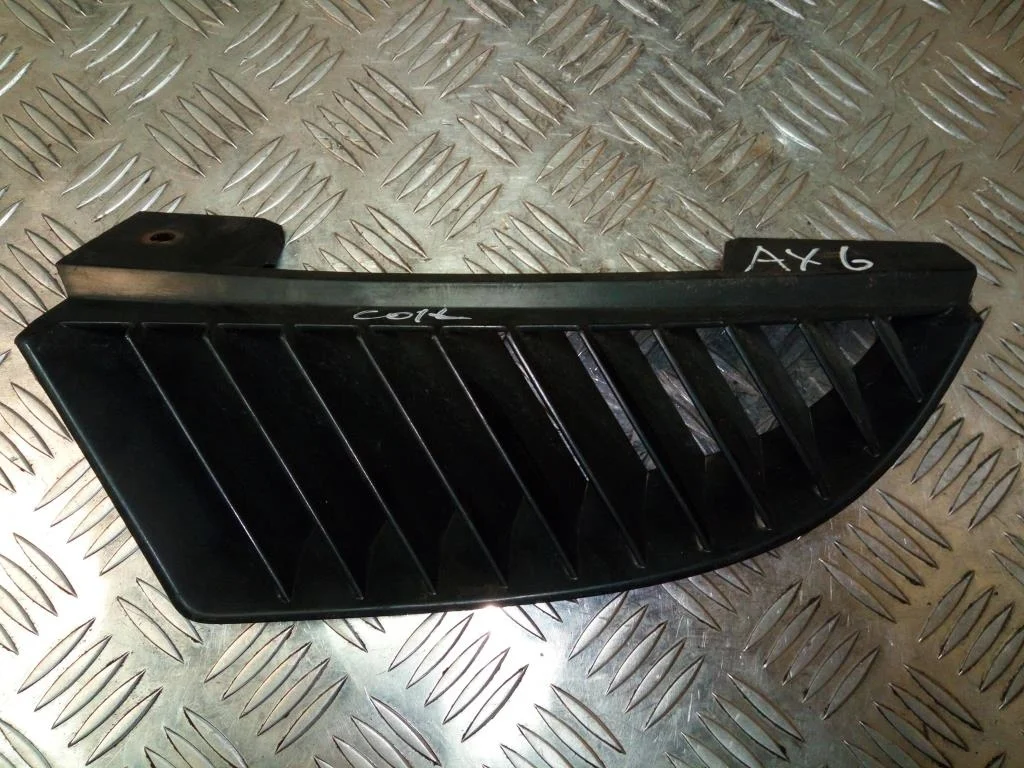 Решетка радиатора левая MITSUBISHI Colt Z34 VI 20