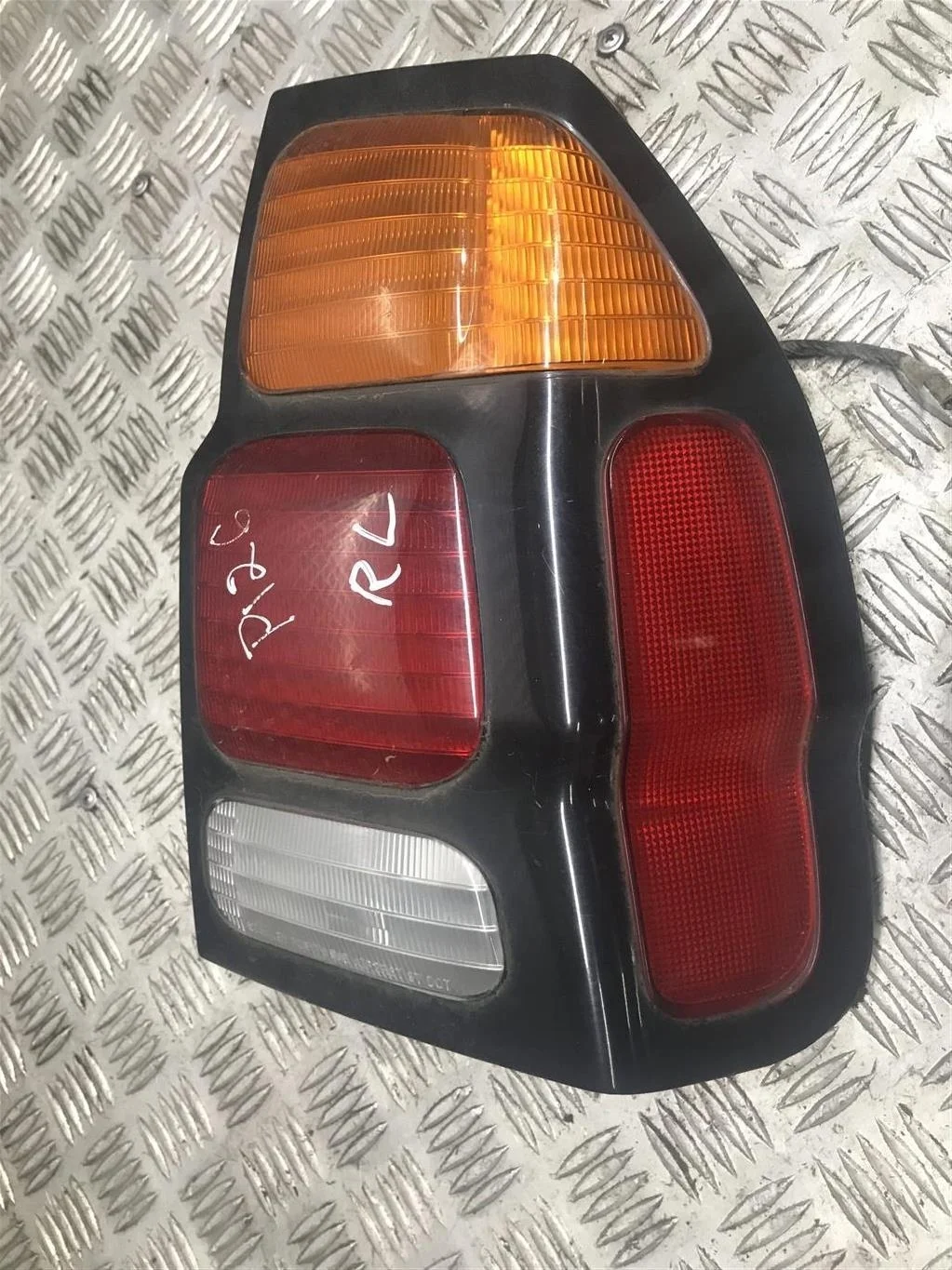 Фонарь задний правый (Фара) MITSUBISHI Pajero Spo