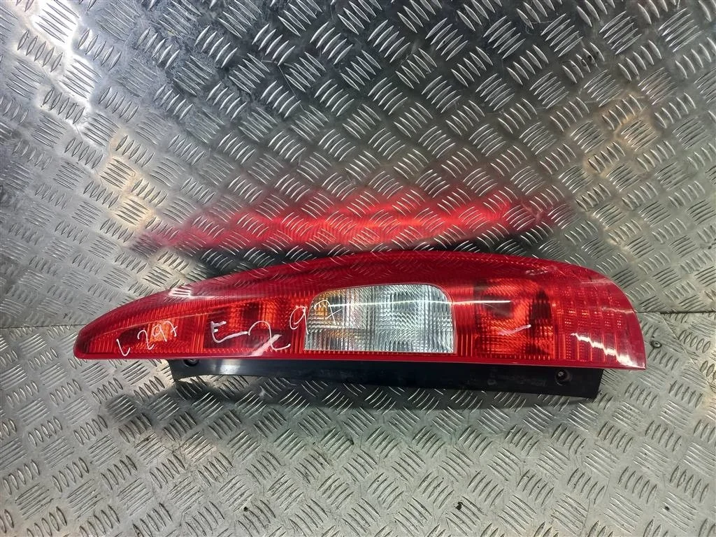 Фонарь задний правый (Фара) MITSUBISHI Colt Z34 V