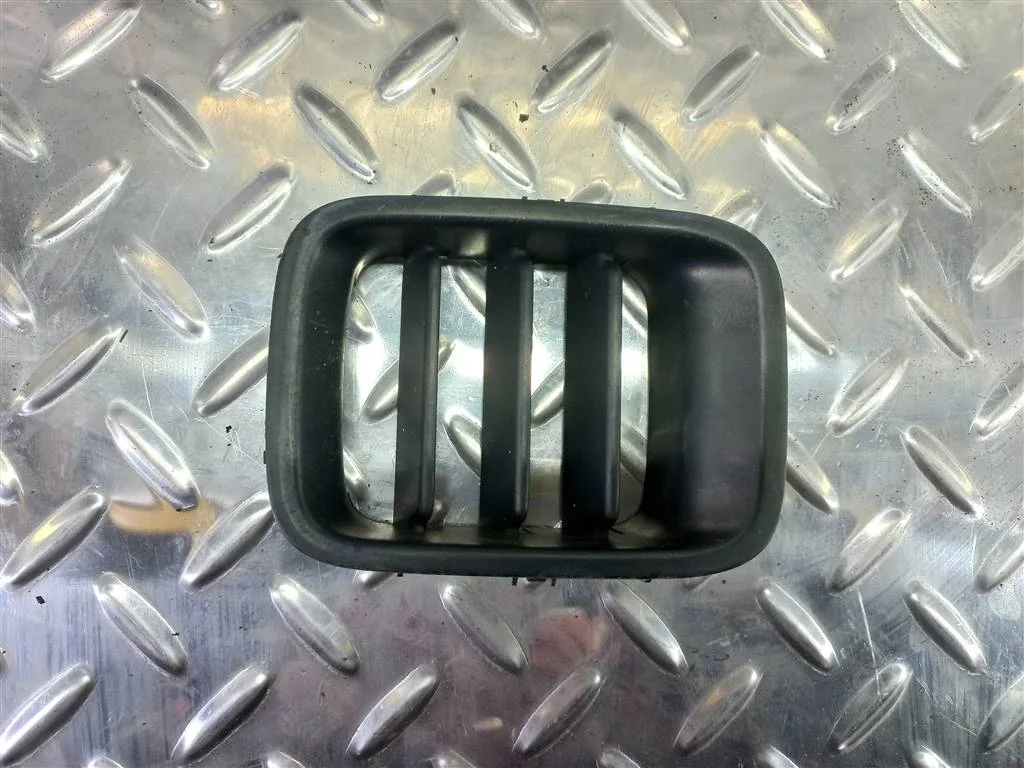 Решетка радиатора SUZUKI Jimny JB23W 1998 - 2009