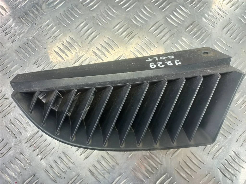 Решетка радиатора правая MITSUBISHI Colt Z34 VI 2