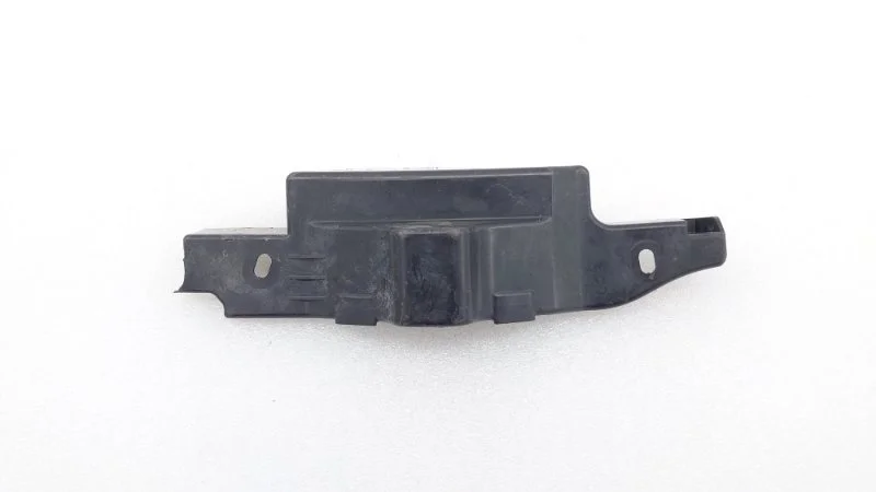 Кожух замка капота Toyota Land Cruiser 2008
