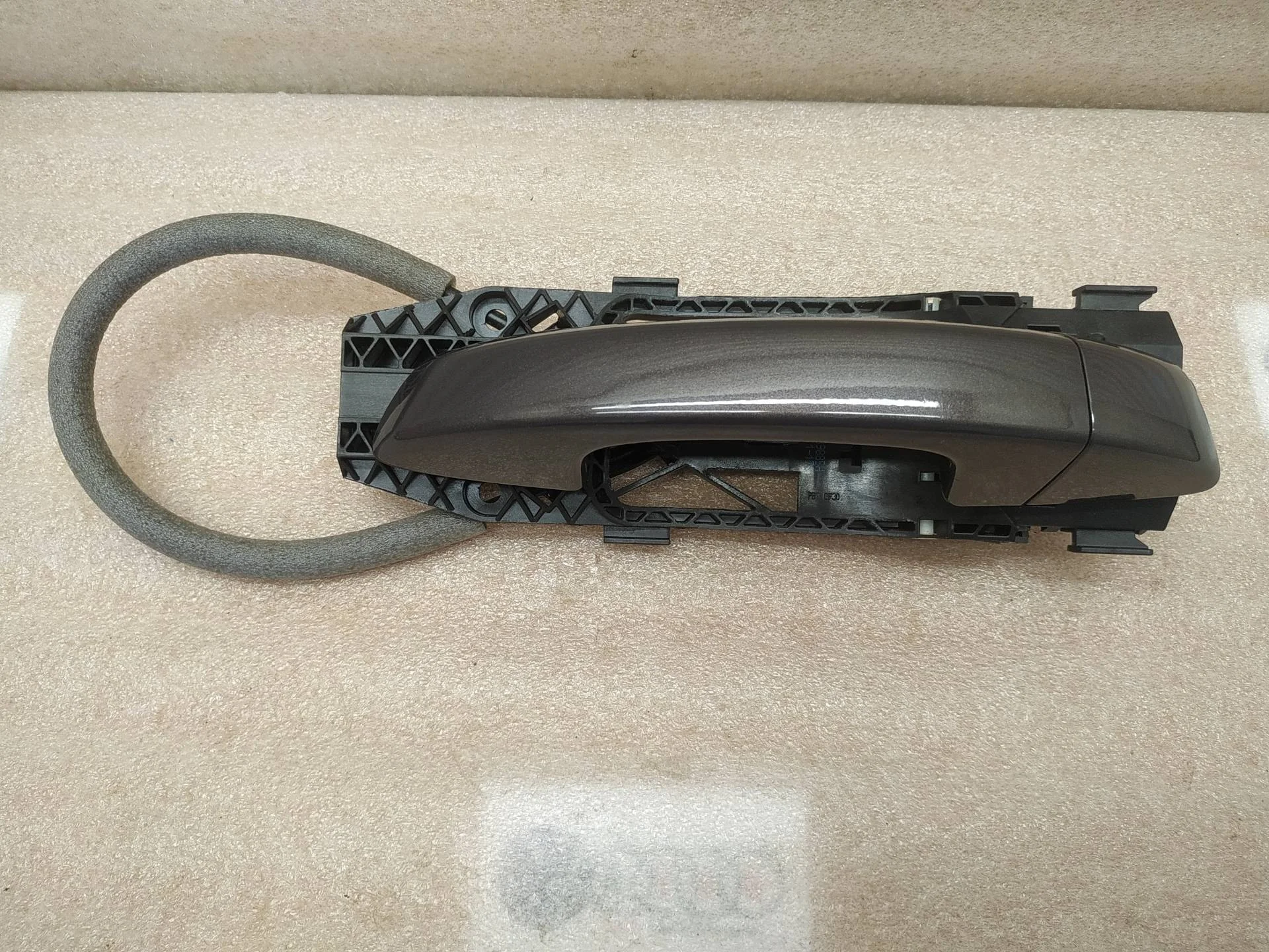 ручка наружная двери правой Volkswagen Touareg 2 7P6 2011