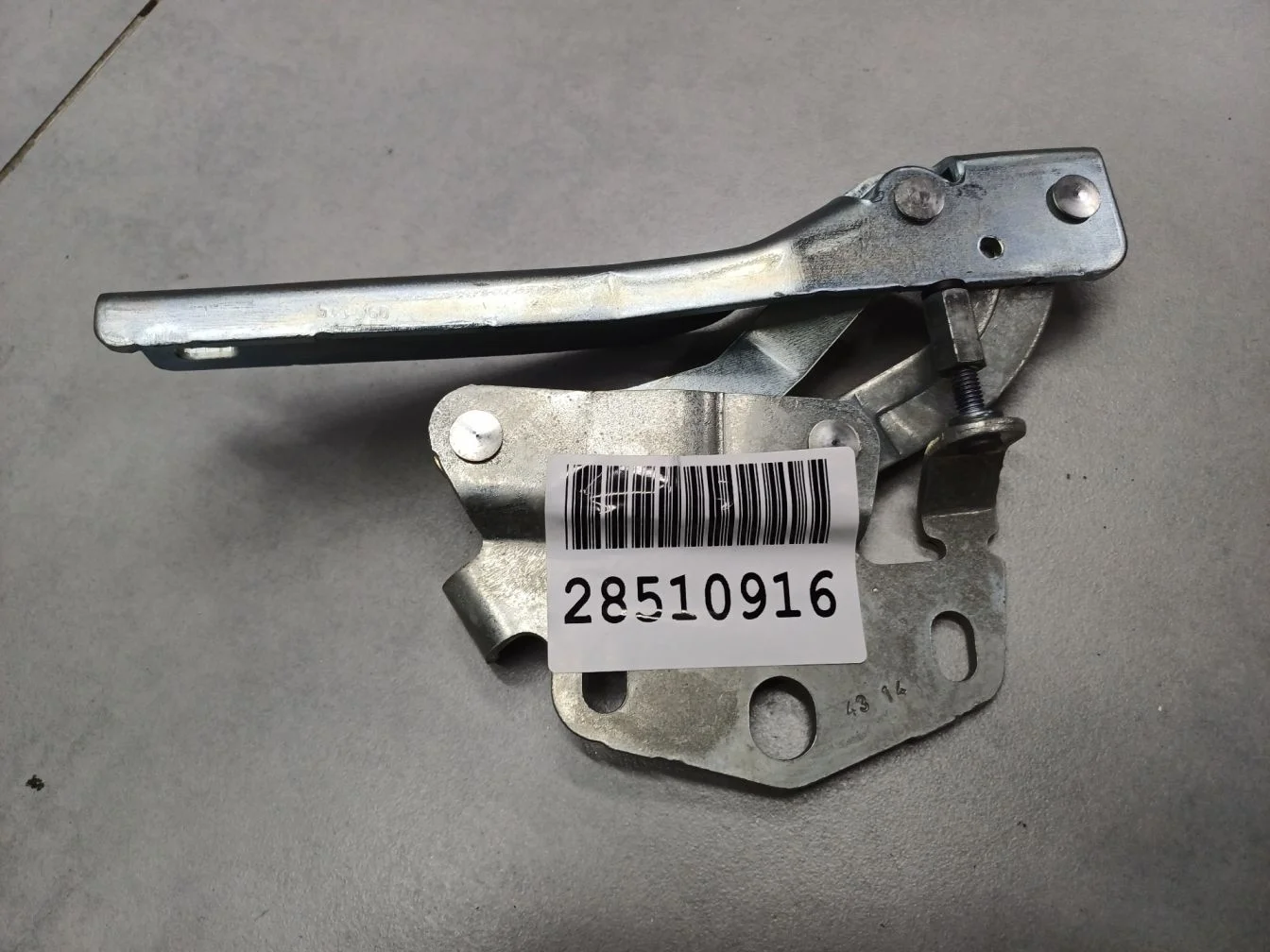 Петля капота левая для Volkswagen Passat B7 2011-2015