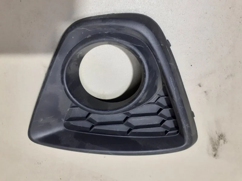 Рамка противотуманной фары правая Mazda Cx-5