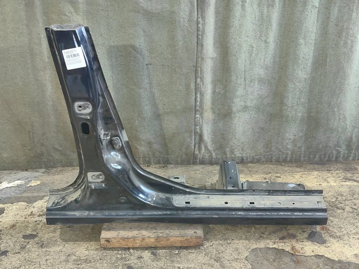 Часть кузова отрезная стойка порогом Nissan Almera 2007 B10
