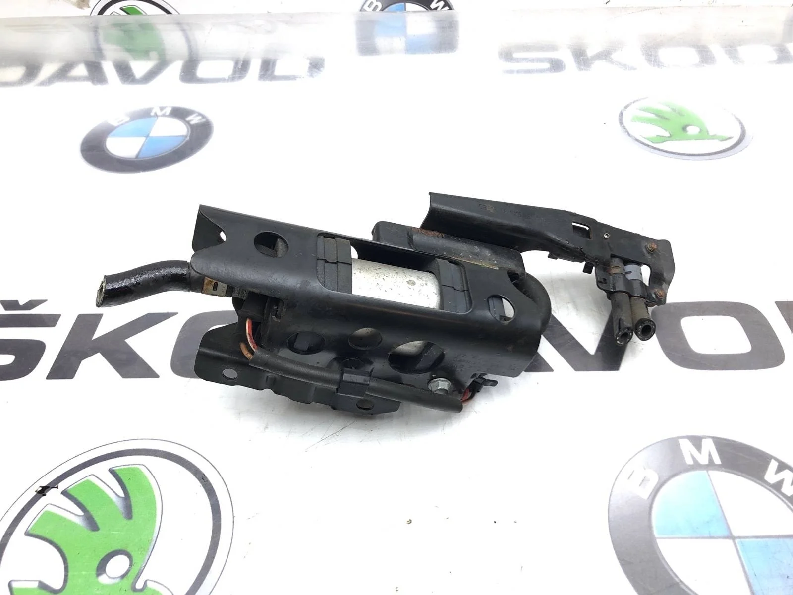 Дополнительный топливный насос Skoda Yeti 2013 1K0906089A 5L 2.0 CFHC