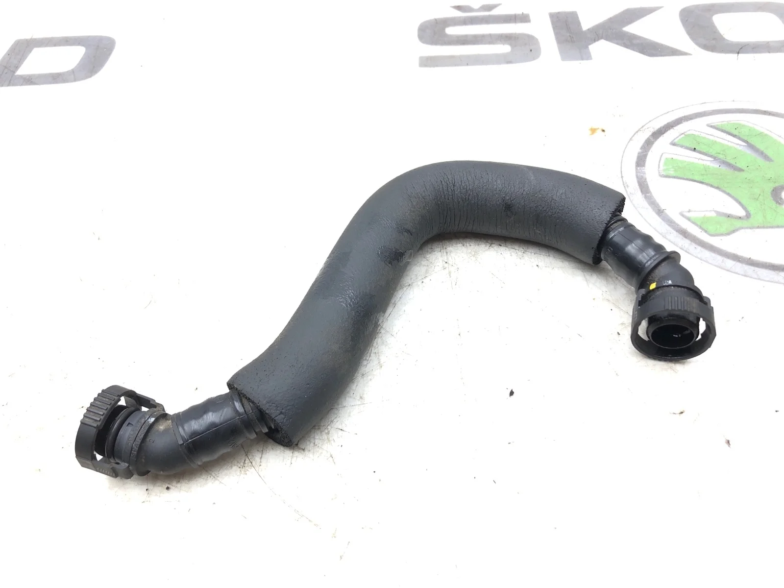 Патрубок картерных газов Skoda Octavia 2012 06J103221 A5 (1Z) 1.8 CDAB