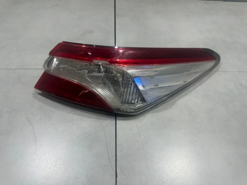 Фонарь задний правый Toyota Camry 2018 XV70
