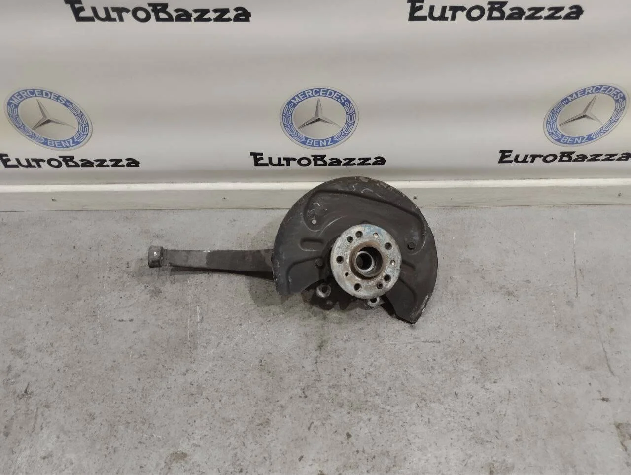 Поворотный кулак правый Mercedes W251