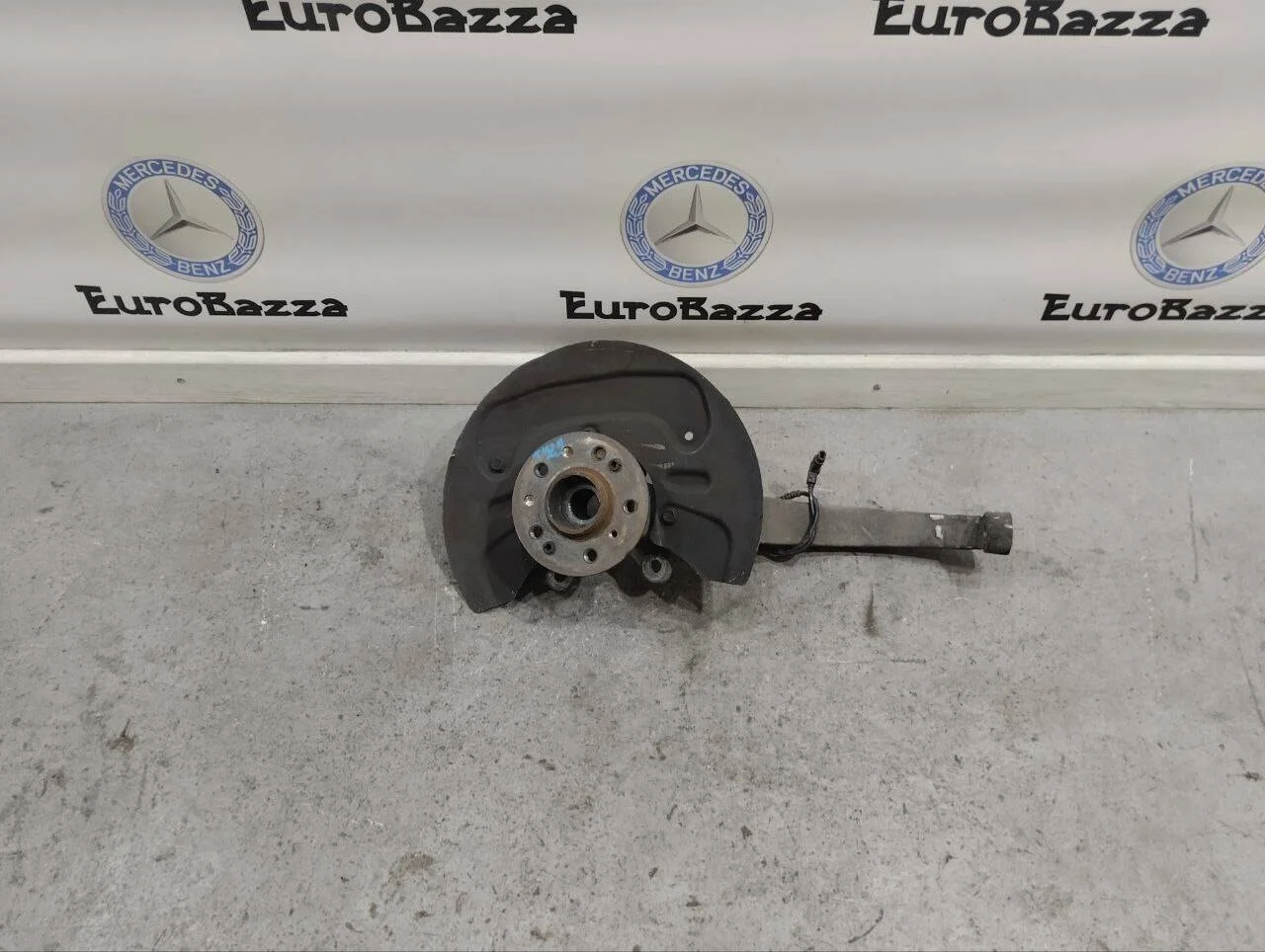 Поворотный кулак левый Mercedes W251
