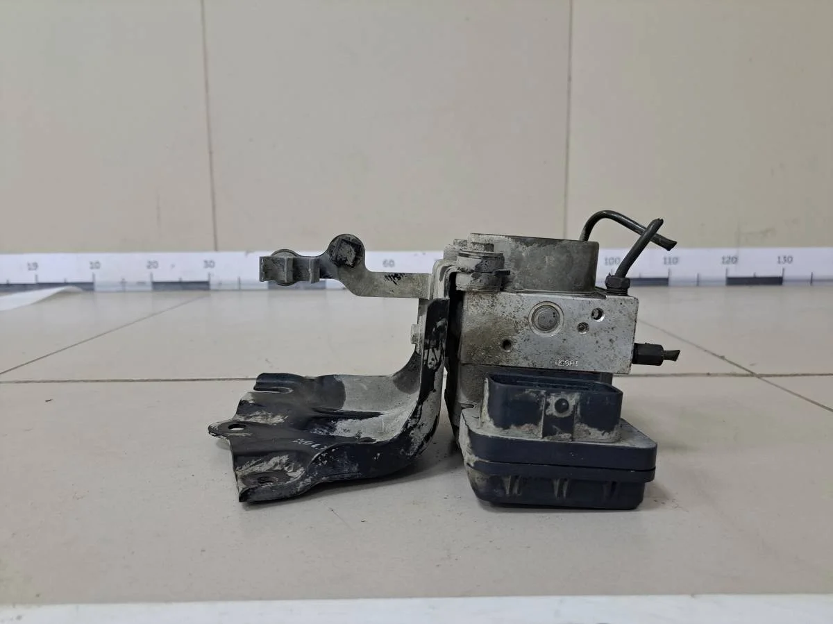 Блок ABS насос Toyota Corolla E150 2006-2013