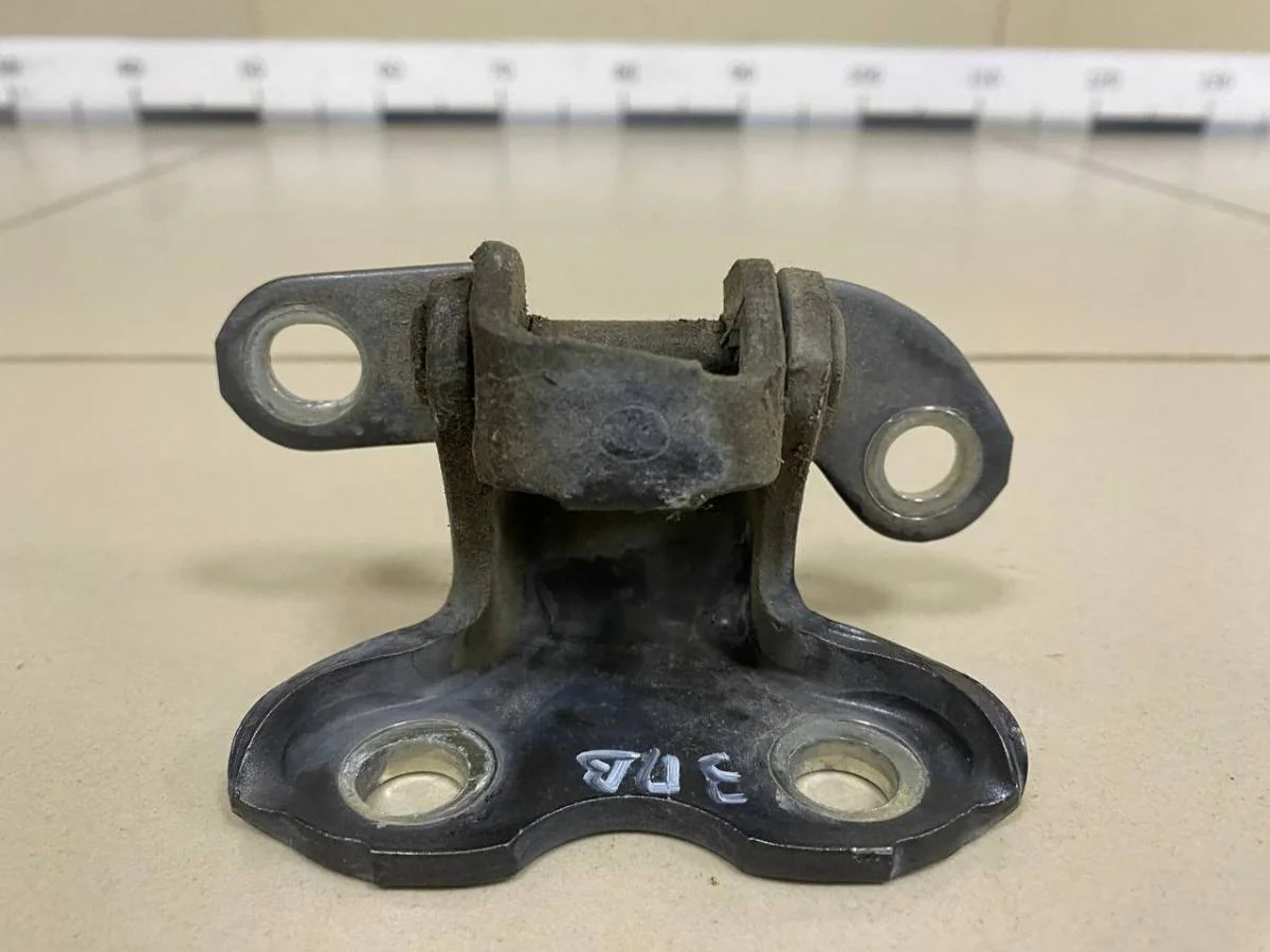 Петля двери задней правой верхняя Toyota Auris E150 2006-2012