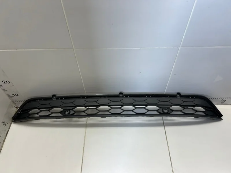 Решетка в бампер нижняя передняя Volkswagen Tiguan