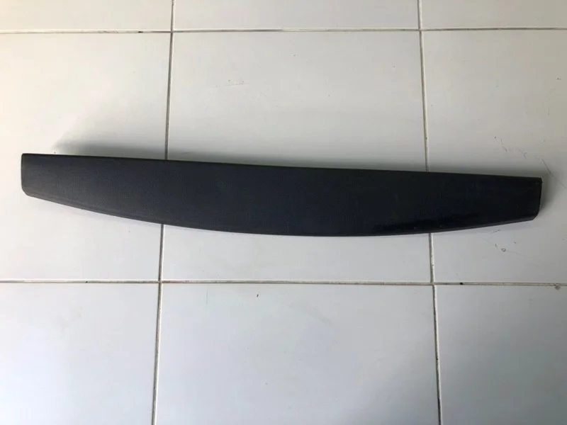 Обшивка двери багажника Mazda CX-7 ER3P L3VDT 2.3