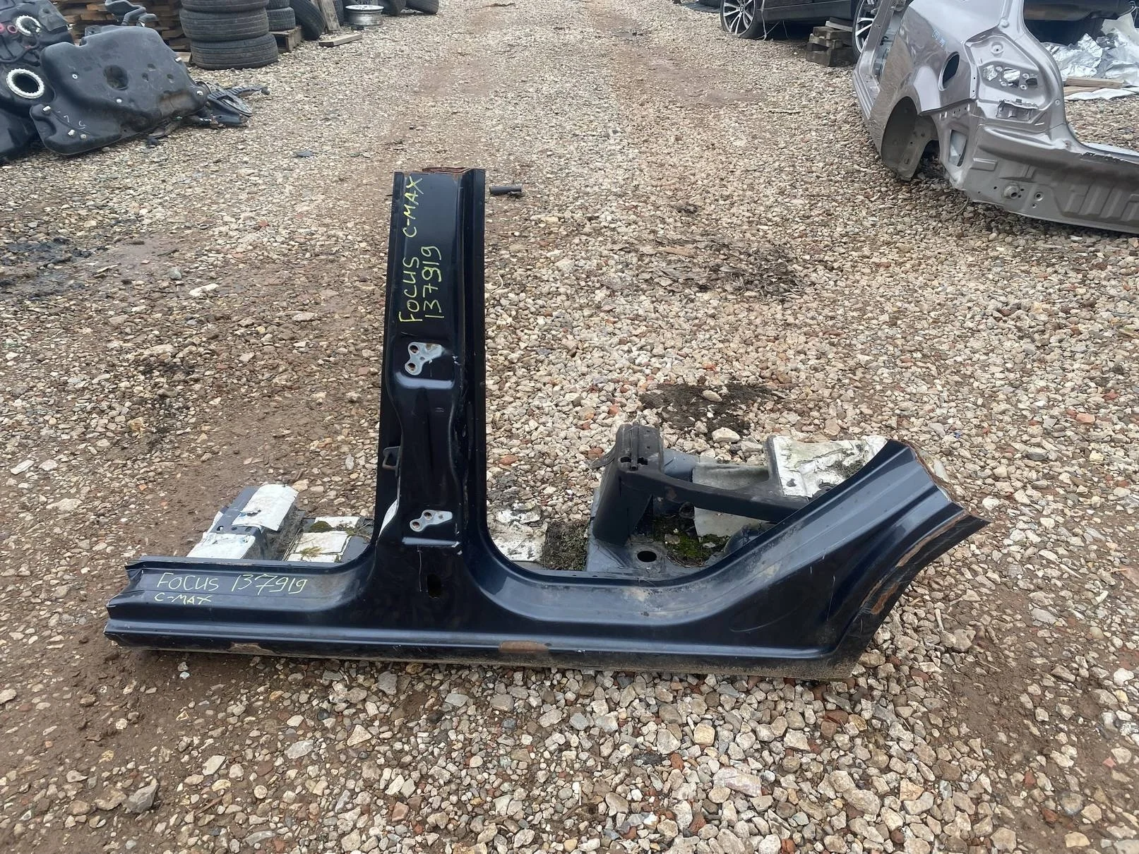 порог со стойкой Ford Focus II 2005-2011