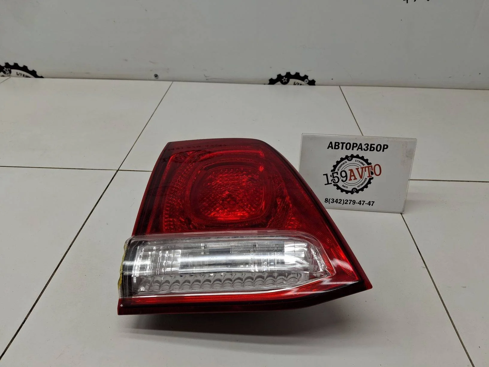фонарь внутренний Toyota Land Cruiser 200 2008-2021