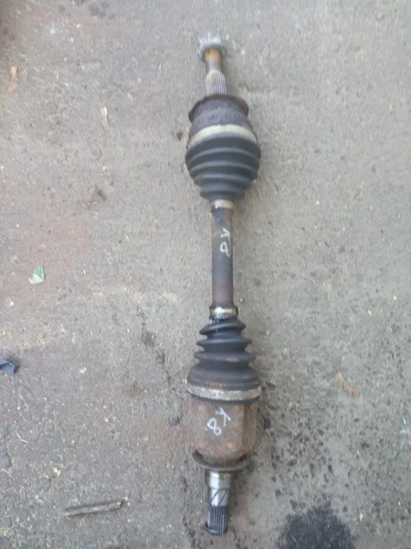 Полуось передняя левая (приводной вал, ШРУС) Nissan Navara (D40) 2004-2015 2005 39100EB300 2.5 D YD25DDTI