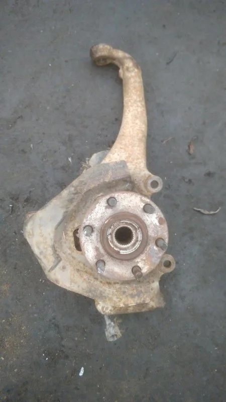 Кулак поворотный левый Nissan Navara (D40) 2004-2015 2006 40015EB000 2.5 D YD25DDTI